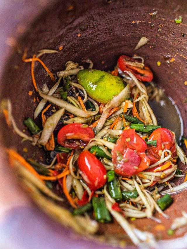 Lao Green Papaya Salad Recipe (Tam Mak Hoong)